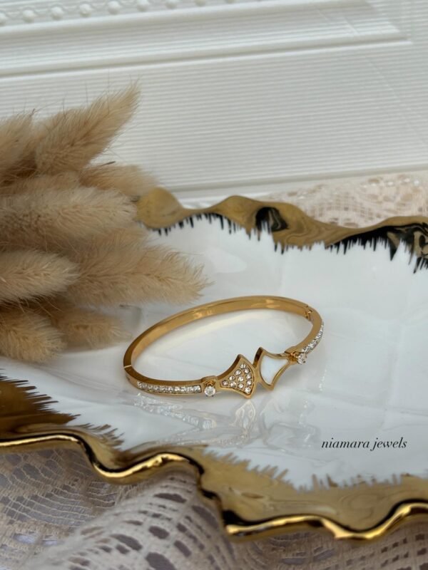 Fan Motif Diamond & Pearl Bangle