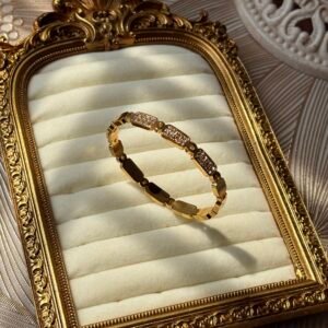Thin wrist bangle