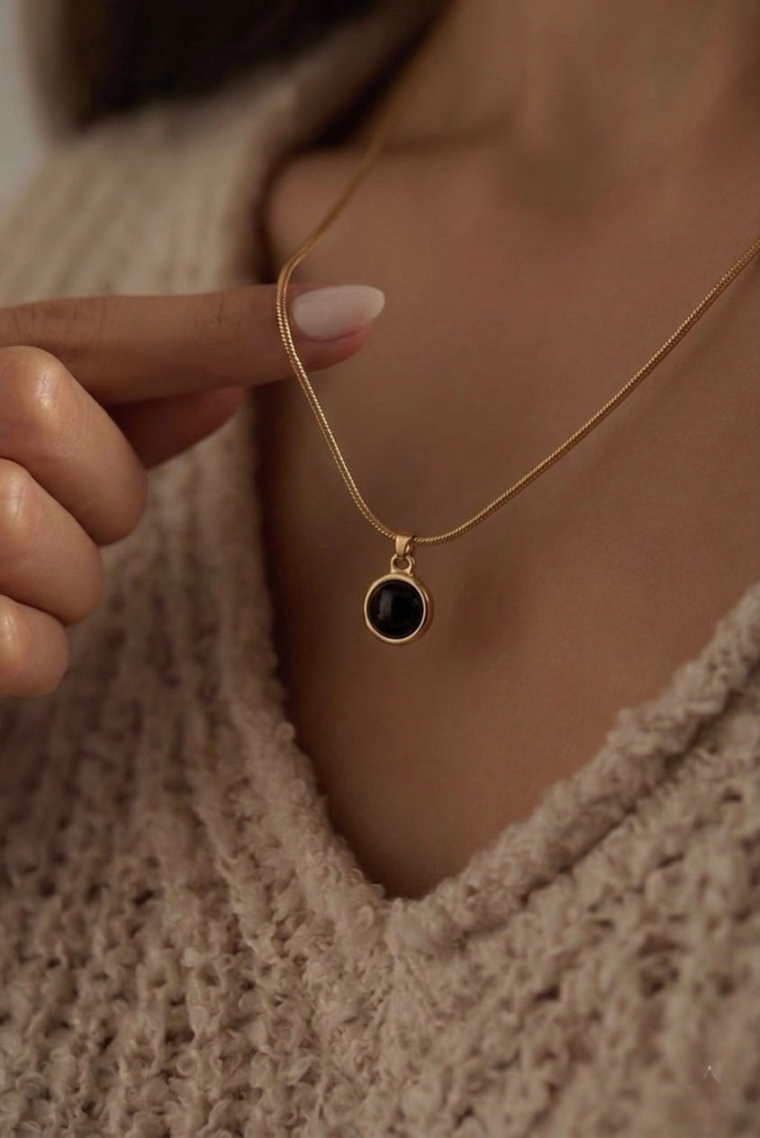 Black round neck chain