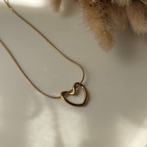 Heart loop necklace