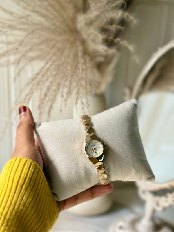 vintage white round Dial premium watch