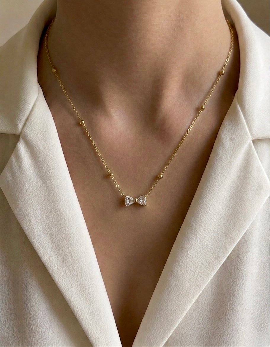 Bow pendent white stone