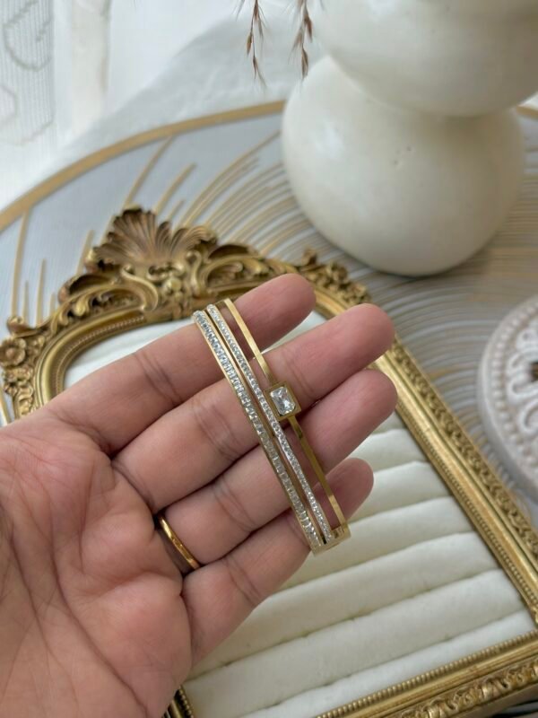 Solitaire Centerpiece Bangle