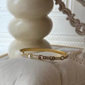 Hinged Bangle Structure