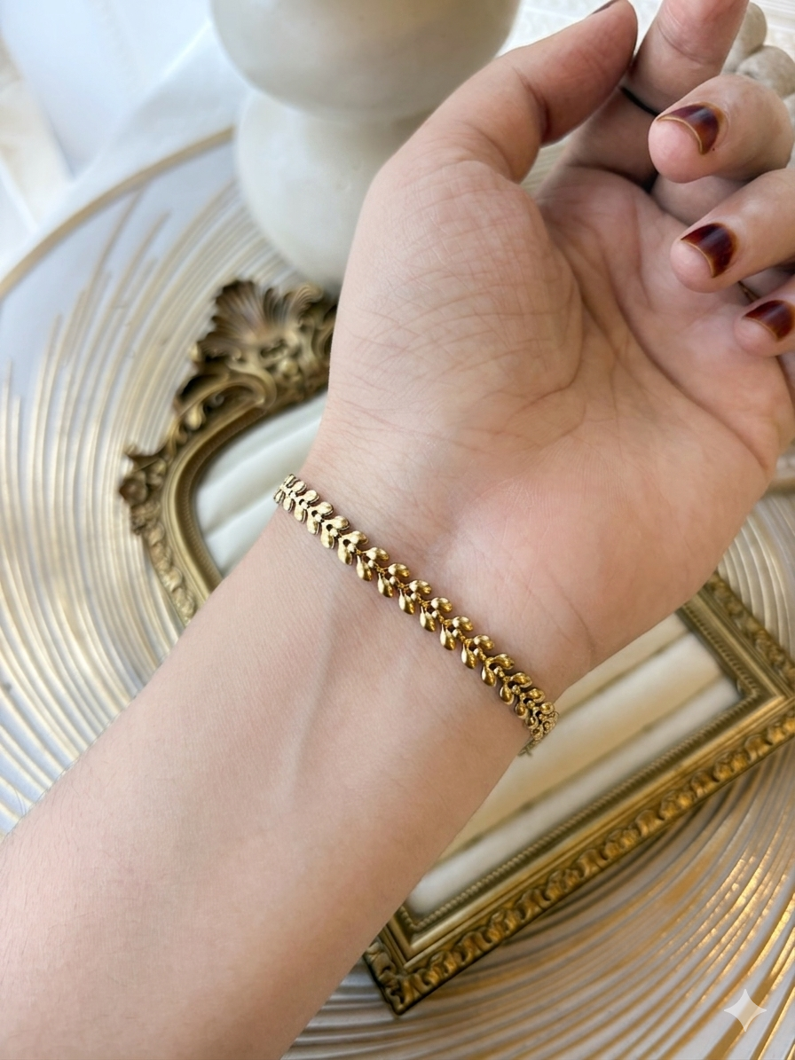 Laurel Leaf Linked Chain bracelet