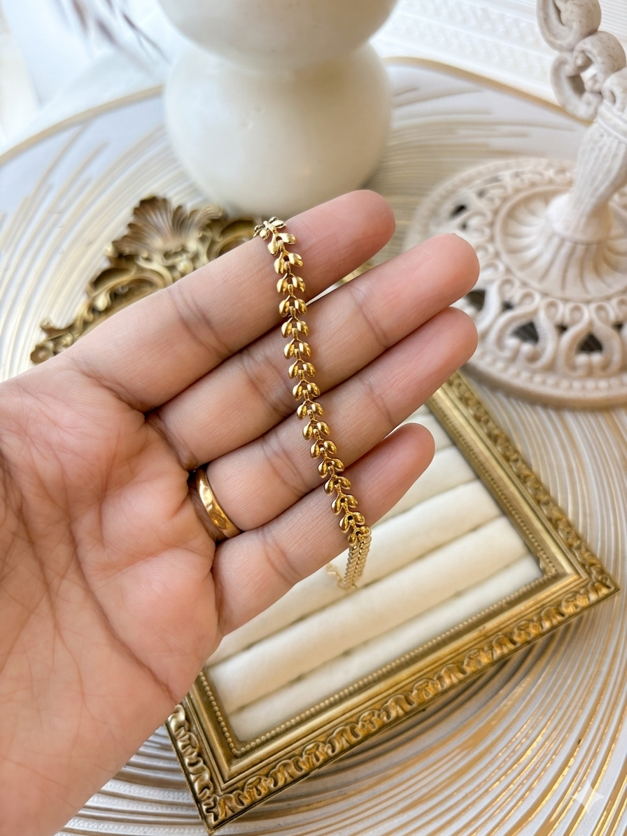 Laurel Leaf Linked Chain bracelet - Image 2