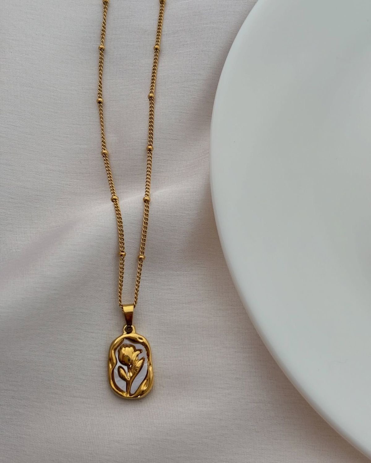 floral medallion necklace - Image 3