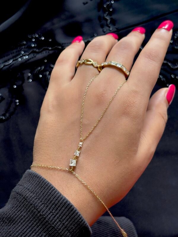 slave hand chain